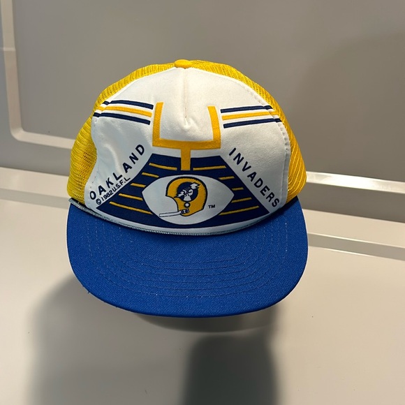 Vintage 1982 USFL Oakland Invaders Truckers Mesh Yellow and Blue Hat SnapBack OS - Picture 1 of 8